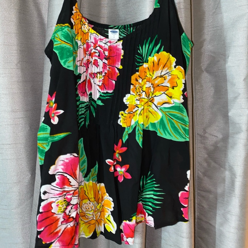 Never worn floral flowy tank from old navy